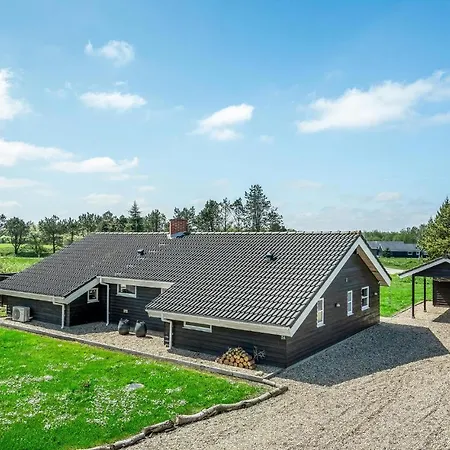 Holiday home Stunning In With Kitchen *