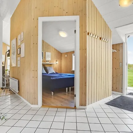 Holiday home Stunning In With Kitchen